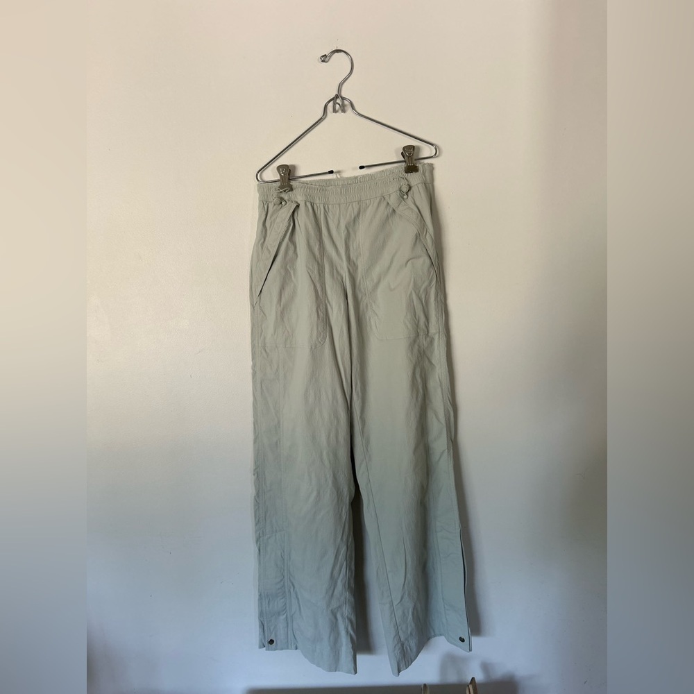 Athleta TREKKIE HIGH RISE PARACHUTE PANT Size 2 Celadon Tint